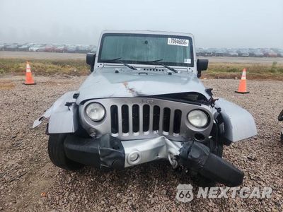 Piąte zdjęcie samochodu w środku: 2015 JEEP WRANGLER UNLIMITED SAHARA VIN:1C4BJWEG9FL693818 - miniatura