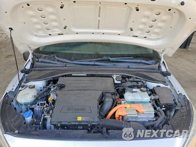 Zdjęcie 11 z 12 samochodu: 2018 HYUNDAI IONIQ BLUE VIN:KMHC65LCXJU076605 - miniatura