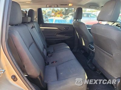 Zdjęcie 10 z 12 samochodu: 2016 TOYOTA HIGHLANDER LE VIN:5TDBKRFH2GS286722 - miniatura