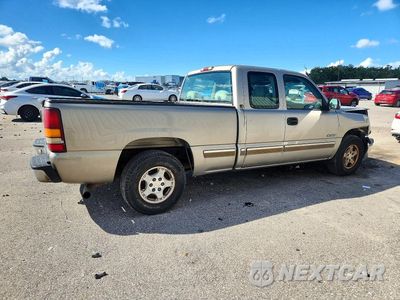 Trzecie zdjęcie samochodu z tyłu: 2002 CHEVROLET SILVERADO C1500 VIN:2GCEC19V221155593 - miniatura