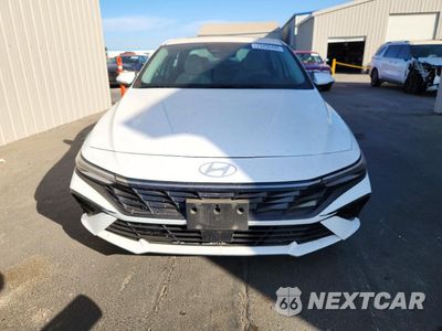 Piąte zdjęcie samochodu w środku: 2025 HYUNDAI ELANTRA LIMITED VIN:KMHLP4DG9SU029768 - miniatura