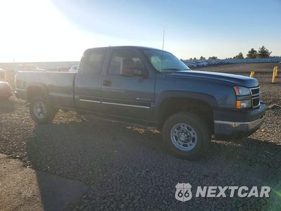Czwarte zdjęcie samochodu z boku: 2006 CHEVROLET SILVERADO K2500 HEAVY DUTY VIN:1GCHK29U16E214019 - miniatura