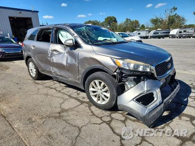 Czwarte zdjęcie samochodu z boku: 2016 KIA SORENTO LX V6 VIN:5XYPGDA51GG142776 - miniatura