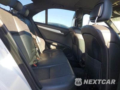 Zdjęcie 10 z 12 samochodu: 2013 MERCEDES-BENZ C 250 VIN:WDDGF4HB0DG001498 - miniatura