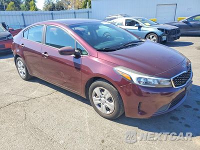 Czwarte zdjęcie samochodu z boku: 2018 KIA FORTE LX VIN:3KPFK4A7XJE254931 - miniatura