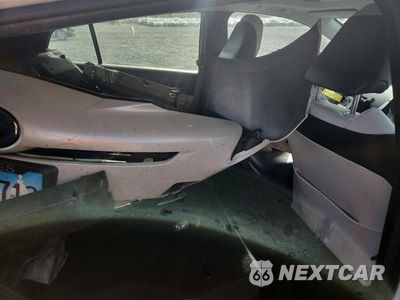 Zdjęcie 10 z 12 samochodu: 2016 TOYOTA PRIUS FOUR VIN:JTDKARFU0G3026613 - miniatura