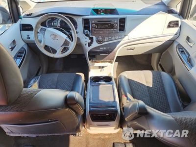 Zdjęcie 8 z 13 samochodu: 2012 TOYOTA SIENNA SPORT VIN:5TDXK3DC1CS192318 - miniatura