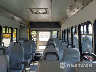 Zdjęcie 6 z 10 samochodu: 2023 FORD E450 SHUTTLE BUS VIN:1FDFE4FN6PDD27636 - miniatura
