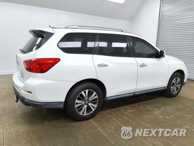 Trzecie zdjęcie samochodu z tyłu: 2018 NISSAN PATHFINDER SV VIN:5N1DR2MM2JC625401 - miniatura