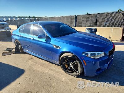 Czwarte zdjęcie samochodu z boku: 2016 BMW M5 VIN:WBSFV9C52GG343362 - miniatura