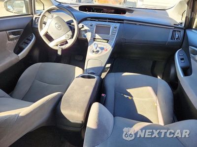 Zdjęcie 8 z 13 samochodu: 2015 TOYOTA PRIUS THREE VIN:JTDKN3DUXF1883052 - miniatura