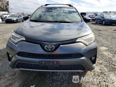 Piąte zdjęcie samochodu w środku: 2017 TOYOTA RAV4 SE VIN:JTMNFREV9HD097765 - miniatura