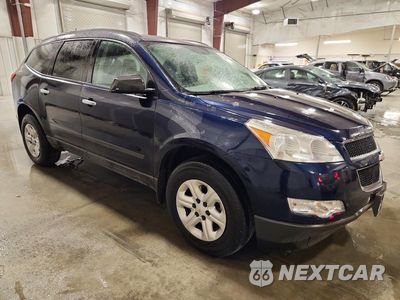 Czwarte zdjęcie samochodu z boku: 2012 CHEVROLET TRAVERSE LS VIN:1GNKRFED9CJ172658 - miniatura