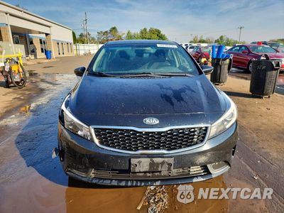 Piąte zdjęcie samochodu w środku: 2017 KIA FORTE LX VIN:3KPFK4A73HE014940 - miniatura