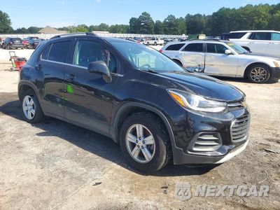 Czwarte zdjęcie samochodu z boku: 2020 CHEVROLET TRAX 1LT VIN:KL7CJLSB7LB314177 - miniatura