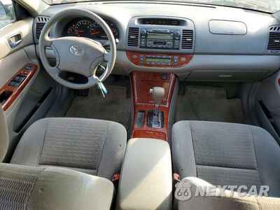 Zdjęcie 8 z 12 samochodu: 2005 TOYOTA CAMRY XLE VIN:4T1BE30K55U626362 - miniatura