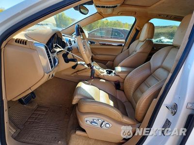 Zdjęcie 7 z 13 samochodu: 2012 PORSCHE CAYENNE TURBO VIN:WP1AC2A27CLA84701 - miniatura