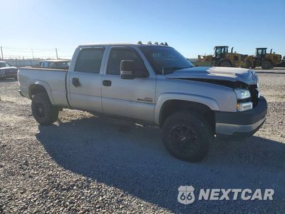 Czwarte zdjęcie samochodu z boku: 2006 CHEVROLET SILVERADO K2500 HEAVY DUTY VIN:1GCHK23266F108702 - miniatura
