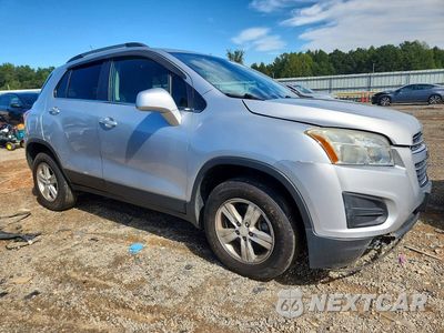 Czwarte zdjęcie samochodu z boku: 2015 CHEVROLET TRAX 1LT VIN:3GNCJRSB9FL255097 - miniatura