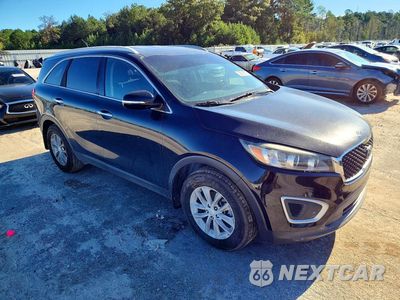 Czwarte zdjęcie samochodu z boku: 2016 KIA SORENTO LX V6 VIN:5XYPG4A52GG160901 - miniatura