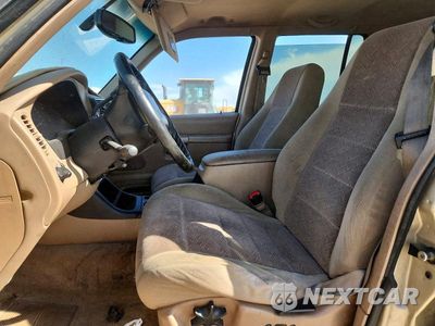 Zdjęcie 7 z 12 samochodu: 2000 FORD EXPLORER XLT VIN:1FMZU73E1YZC08550 - miniatura
