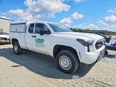 Czwarte zdjęcie samochodu z boku: 2026 TOYOTA TACOMA SR VIN:3TYJDAKN3TT026346 - miniatura