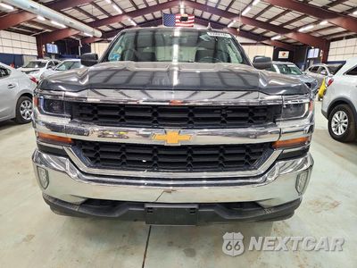 Piąte zdjęcie samochodu w środku: 2018 CHEVROLET SILVERADO K1500 LT VIN:3GCUKREC3JG546145 - miniatura