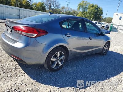 Trzecie zdjęcie samochodu z tyłu: 2018 KIA FORTE S VIN:3KPFL4A78JE279520 - miniatura