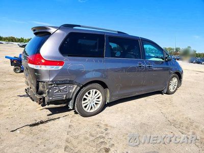 Trzecie zdjęcie samochodu z tyłu: 2014 TOYOTA SIENNA XLE 8-PASSENGER VIN:5TDYK3DC5ES454543 - miniatura
