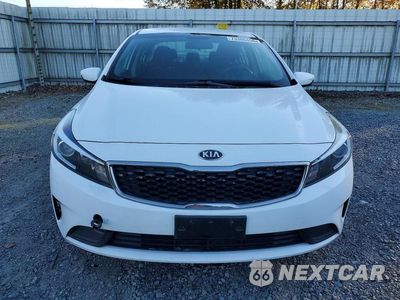 Piąte zdjęcie samochodu w środku: 2018 KIA FORTE LX VIN:3KPFK4A71JE205472 - miniatura