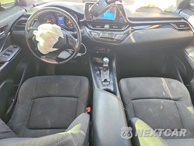 Zdjęcie 8 z 12 samochodu: 2018 TOYOTA C-HR XLE VIN:NMTKHMBX1JR052026 - miniatura