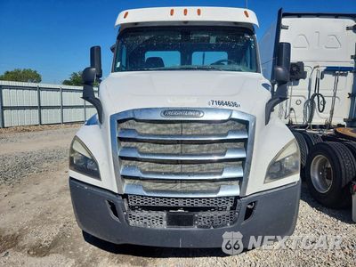 Piąte zdjęcie samochodu w środku: 2019 FREIGHTLINER CASCADIA 1 - SEMI TRUCK VIN:3AKJHTDV4KSKP8256 - miniatura