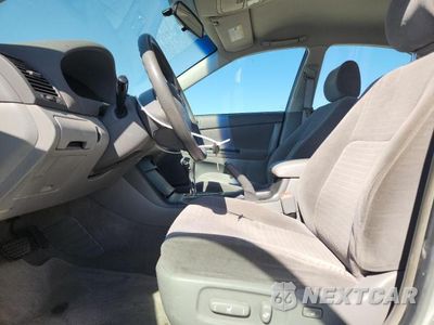 Zdjęcie 7 z 13 samochodu: 2005 TOYOTA CAMRY LE VIN:JTDBE32K053025884 - miniatura