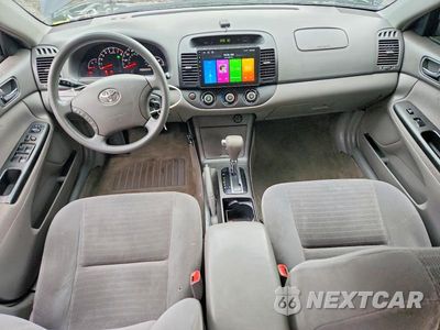 Zdjęcie 8 z 12 samochodu: 2005 TOYOTA CAMRY STANDARD VIN:4T1BE32K05U582302 - miniatura