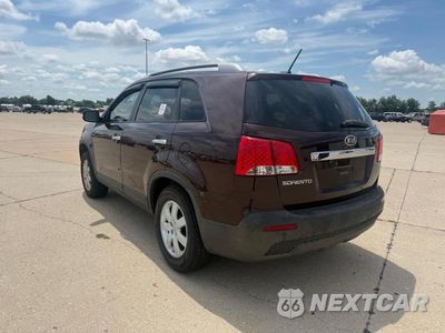 Trzecie zdjęcie samochodu z tyłu: 2013 KIA SORENTO LX VIN:5XYKT3A68DG391838 - miniatura