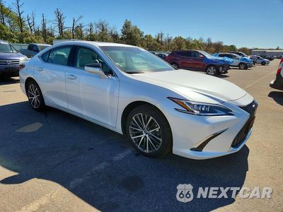 Czwarte zdjęcie samochodu z boku: 2025 LEXUS ES 300H BASE VIN:58ADA1C12SU056756 - miniatura
