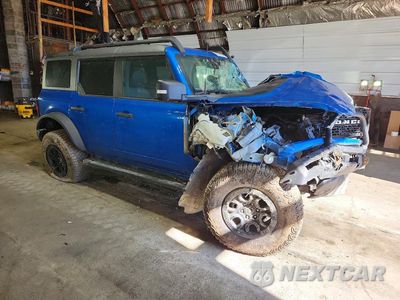 Czwarte zdjęcie samochodu z boku: 2023 FORD BRONCO BASE VIN:1FMEE5DP2PLC09398 - miniatura