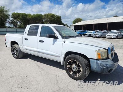 Czwarte zdjęcie samochodu z boku: 2005 DODGE DAKOTA QUAD SLT VIN:1D7HE48N35S304209 - miniatura