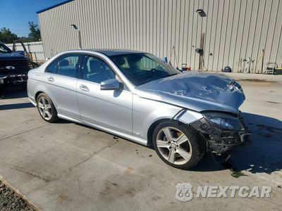 Czwarte zdjęcie samochodu z boku: 2011 MERCEDES-BENZ C 300 VIN:WDDGF5EB6BR158934 - miniatura