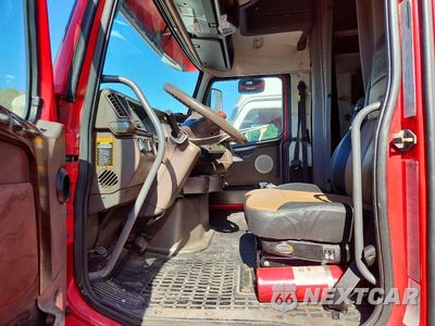 Zdjęcie 7 z 14 samochodu: 2015 VOLVO VNL SEMI TRUCK VIN:4V4NC9EJ1FN188515 - miniatura
