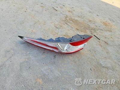 Zdjęcie 12 z 13 samochodu: 2018 TOYOTA CAMRY LE VIN:4T1B11HK9JU569579 - miniatura