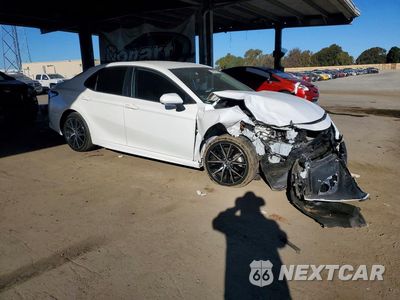 Czwarte zdjęcie samochodu z boku: 2022 TOYOTA CAMRY SE VIN:4T1G11AK1NU712692 - miniatura