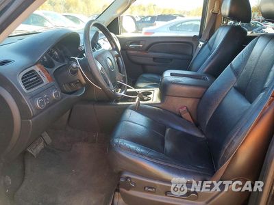 Zdjęcie 7 z 13 samochodu: 2013 CHEVROLET SUBURBAN K1500 LT VIN:1GNSKJE70DR123451 - miniatura