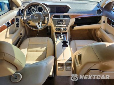 Zdjęcie 8 z 12 samochodu: 2012 MERCEDES-BENZ C 300 4MATIC VIN:WDDGF8BB7CR202012 - miniatura