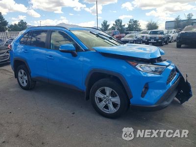 Czwarte zdjęcie samochodu z boku: 2019 TOYOTA RAV4 XLE VIN:JTMP1RFV7KD002505 - miniatura