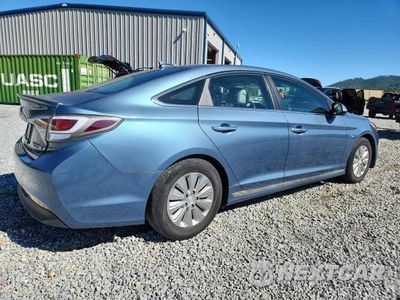 Trzecie zdjęcie samochodu z tyłu: 2016 HYUNDAI SONATA HYBRID SE VIN:KMHE24L14GA041002 - miniatura