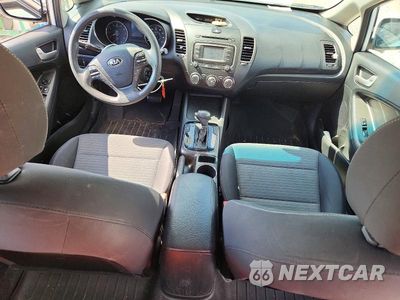 Zdjęcie 8 z 12 samochodu: 2017 KIA FORTE LX VIN:3KPFL4A7XHE116457 - miniatura