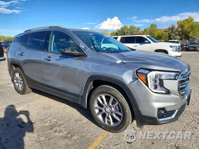 Czwarte zdjęcie samochodu z boku: 2024 GMC TERRAIN SLT VIN:3GKALVEG4RL250618 - miniatura