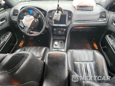 Zdjęcie 8 z 12 samochodu: 2019 CHRYSLER 300 S VIN:2C3CCABG4KH637965 - miniatura