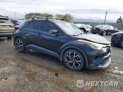 Czwarte zdjęcie samochodu z boku: 2018 TOYOTA C-HR XLE PREMIUM VIN:JTNKHMBX0J1010070 - miniatura